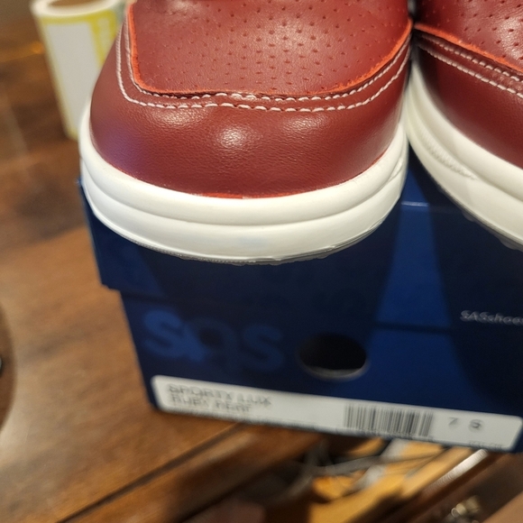 SAS Sporty Lux Trainer Walking Leather Shoe Ruby Perf Size 7 Slim - Picture 7 of 10